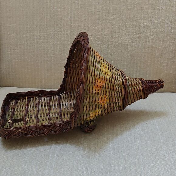 Wicker Cornucopia Basket Painted Fall Leaves Hanging Wall Pocket Decor Piece - Picture 6 of 10